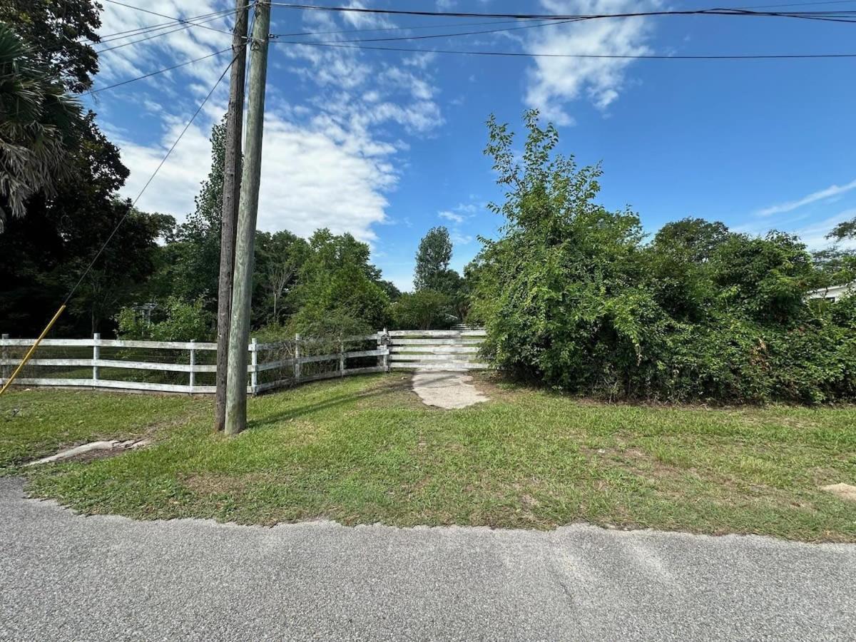 Bare Feet Bungalow -Close To Beach & Dog Friendly Gulfport Exterior foto