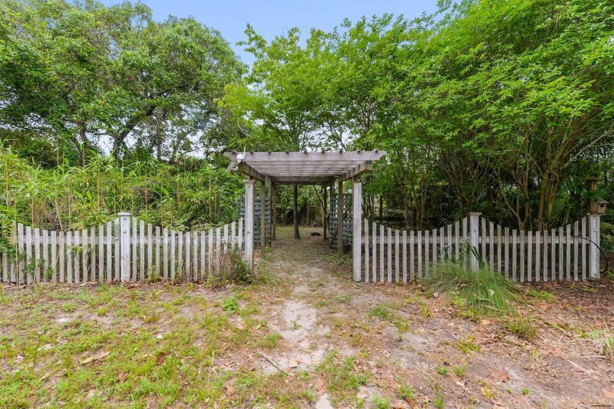 Bare Feet Bungalow -Close To Beach & Dog Friendly Gulfport Exterior foto