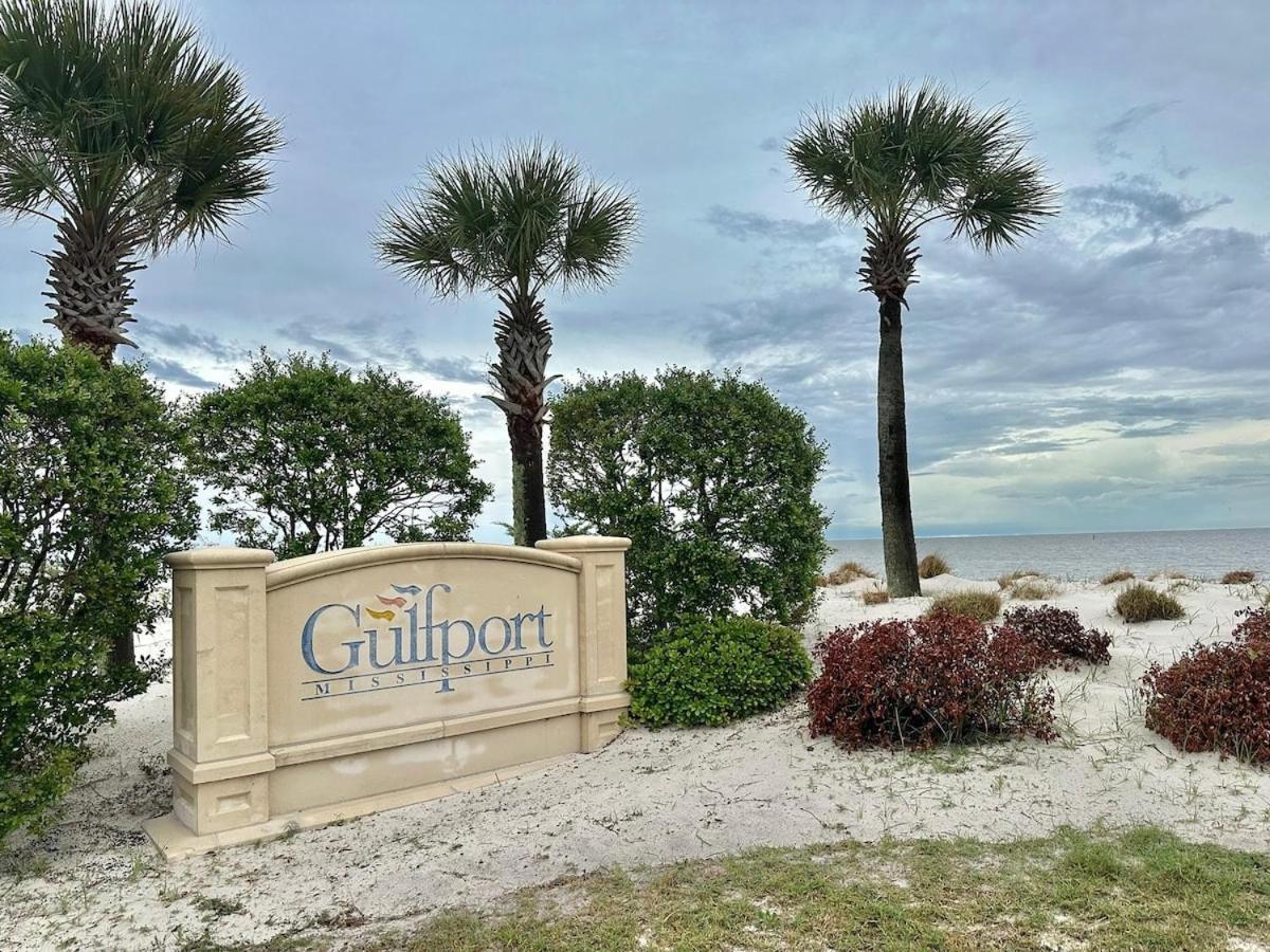 Bare Feet Bungalow -Close To Beach & Dog Friendly Gulfport Exterior foto