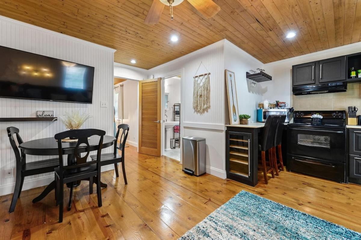 Bare Feet Bungalow -Close To Beach & Dog Friendly Gulfport Exterior foto